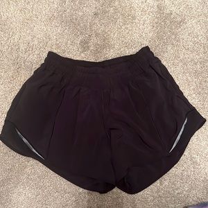 Lululemon black, hotty hot shorts size 4 tall